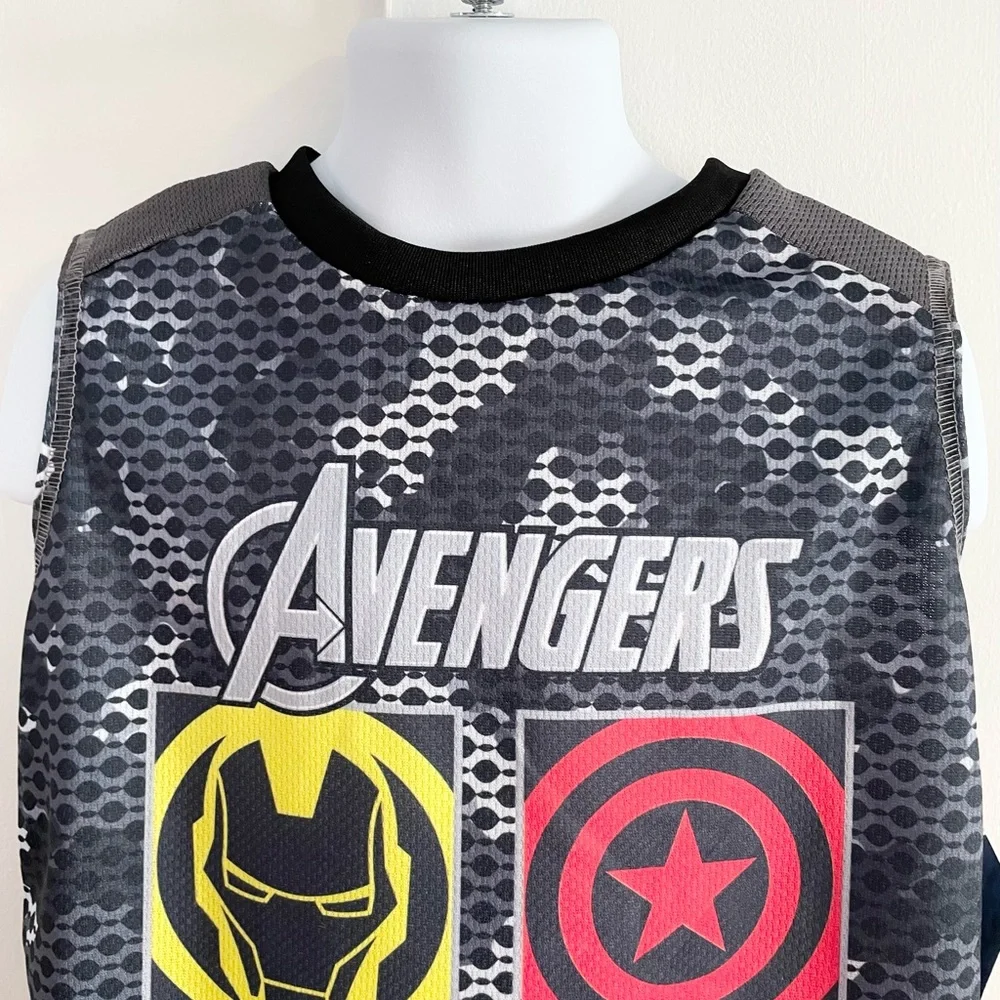 🆕Boy’s Marvel Avengers Shirt/Shorts Set Size 6